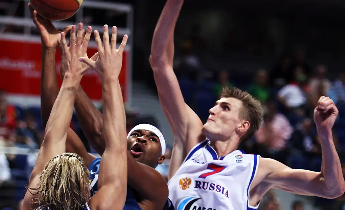 andrey_kirilenko_rossiya_franciya_evrobasket_2007_foto_Getty_Images.webp