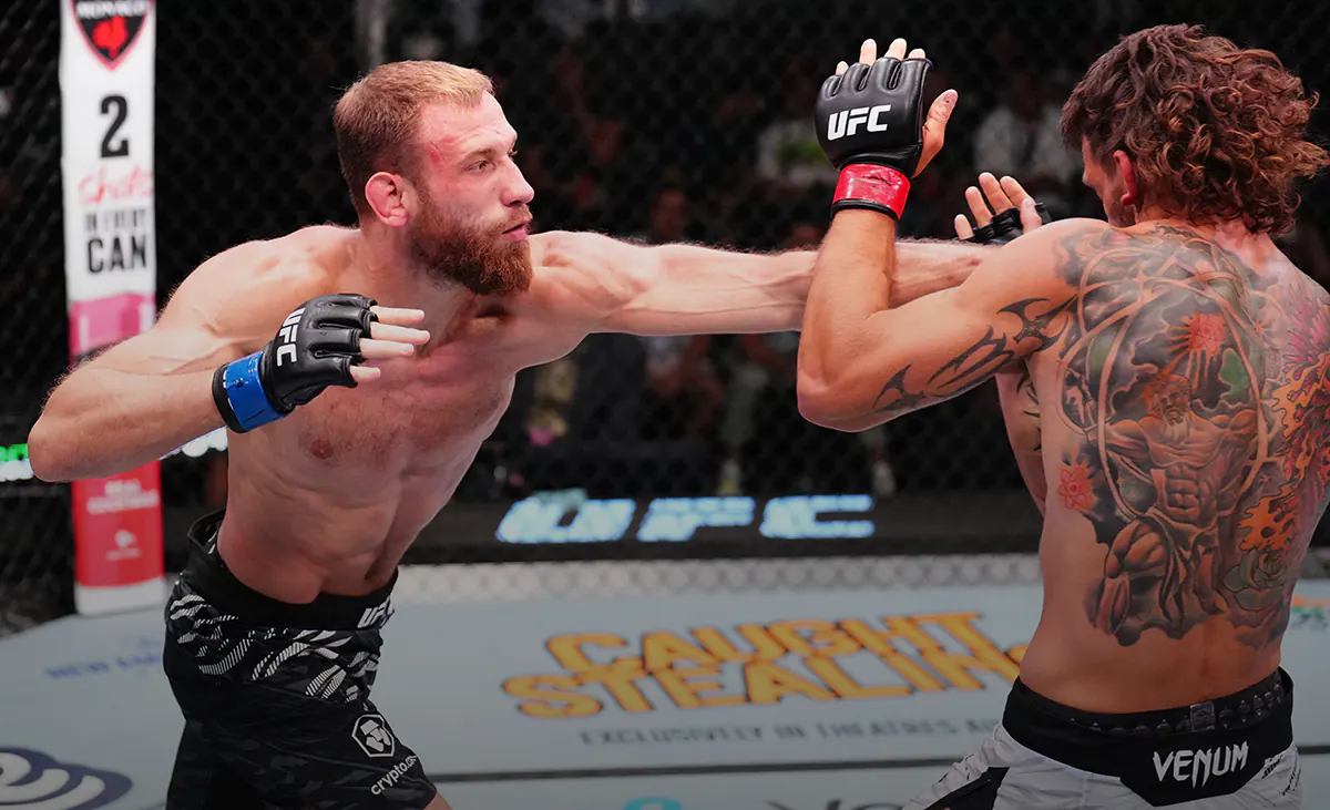 Напулял американцу и отправил его в нокаут. Россиянин эффектно разобрался с соперником