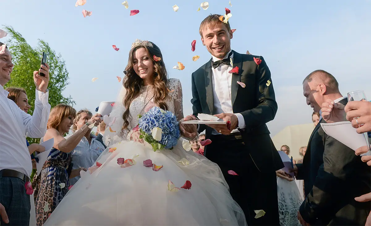 Перекрыл пляж ради свадьбы. Шипулин живёт в счастливом браке уже десять лет