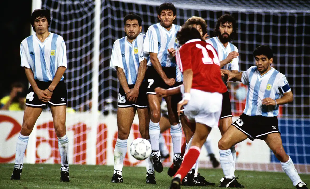 argentina_sssr_maradona_dobrovolskiy_chm_1990_foto_Getty_Images.webp