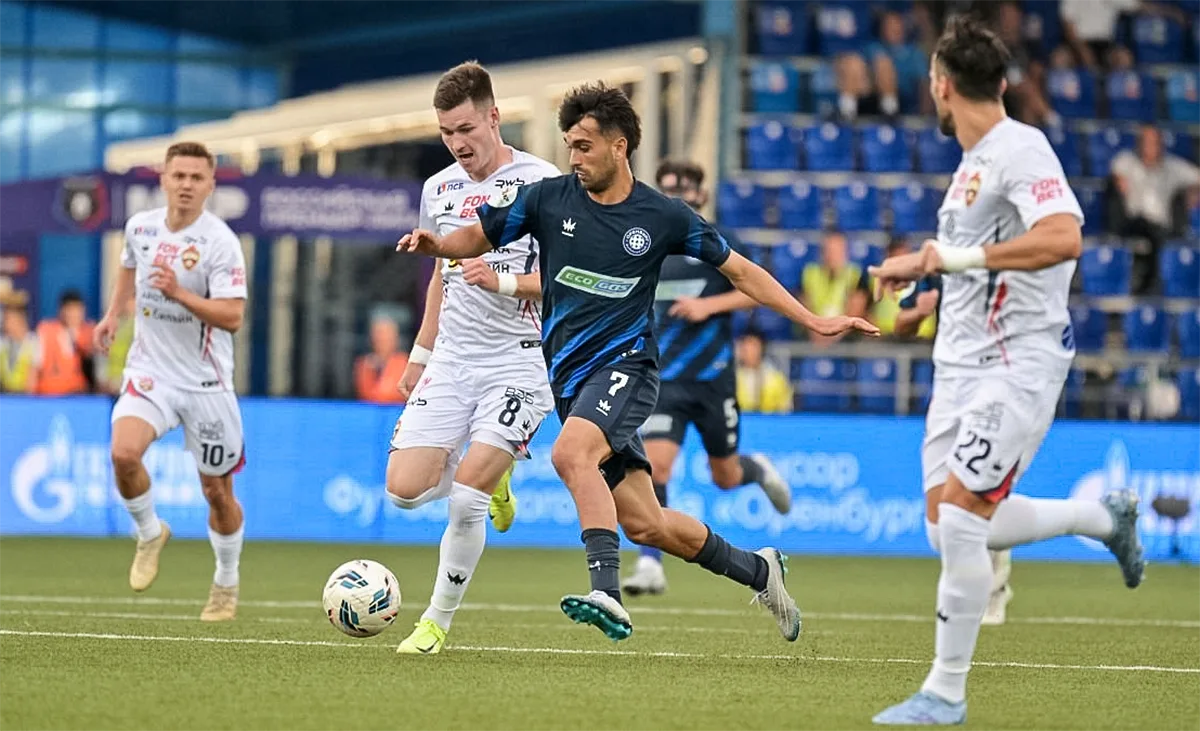 artem_shumanskiy_emirdzhan_gyurlyuk_orenburg_cska_foto_fk_orenburg.webp