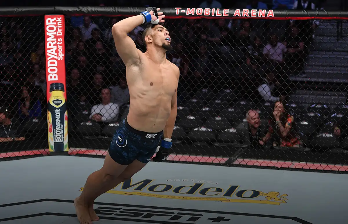 Самая нелепая травма в UFC! Боец вывихнул плечо во время празднования победы