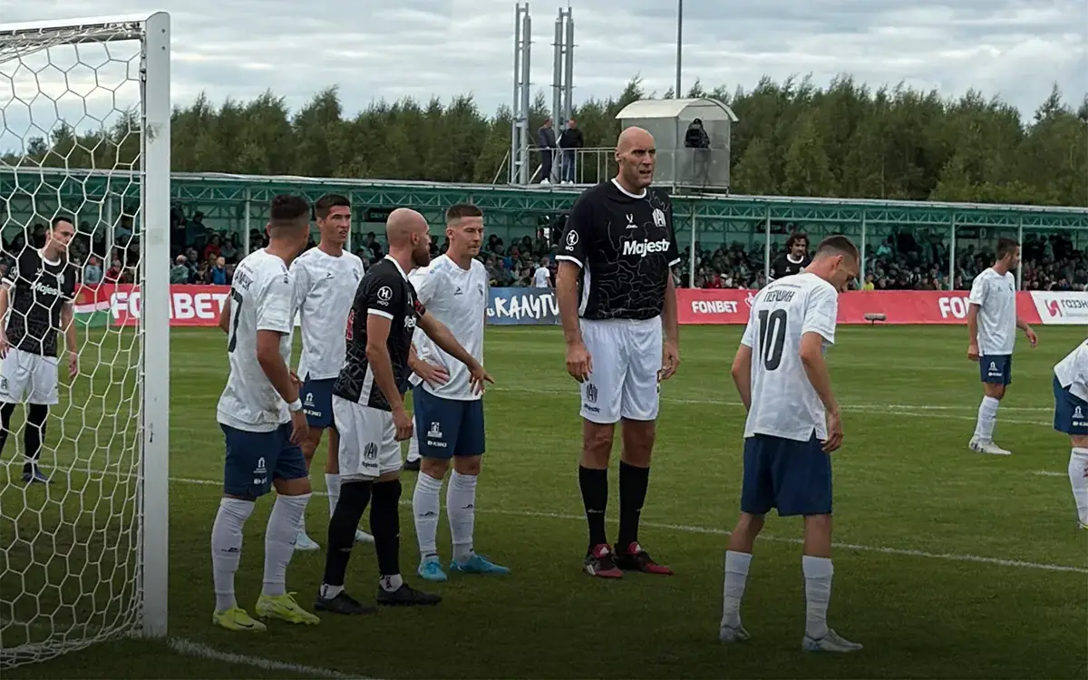 226 см в карму на футбольном поле. «Амкал» закатил шоу и установил рекорды Кубка