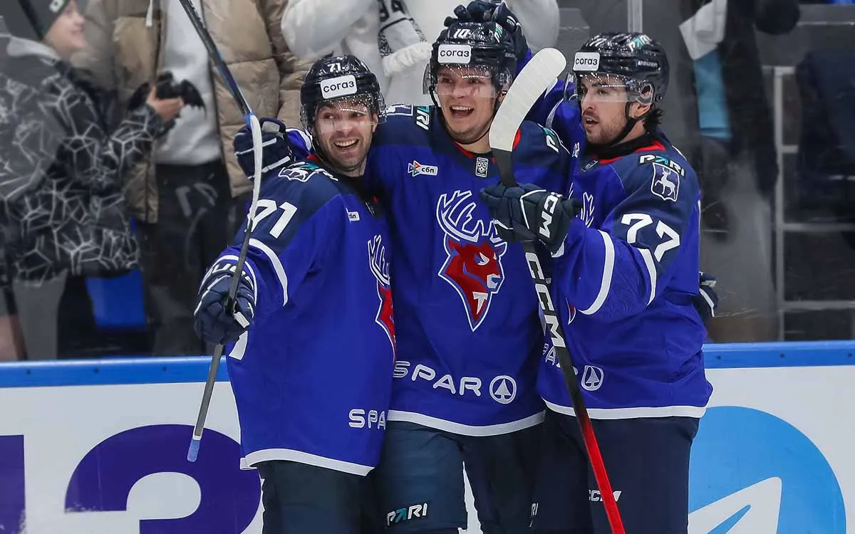 Үздік үйдегі жетілген орыс порносы Бір ғана жалаған кисканың суреттері