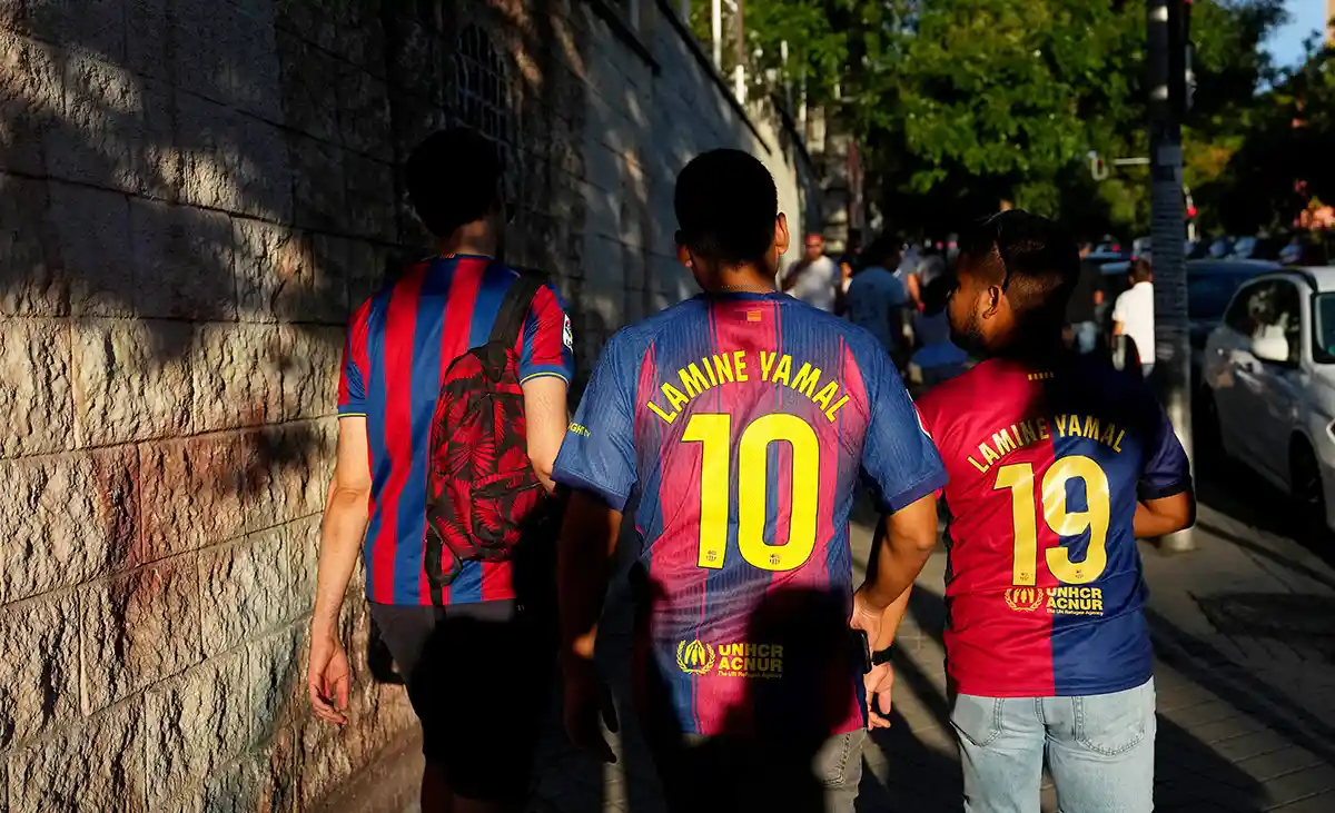 lamin-yamal-fanaty-bolelshchiki-futbolki-foto-Getty-Images.webp