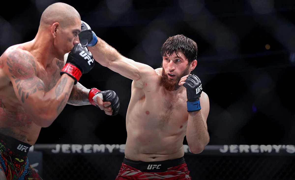 Анкалаев замучил Перейру в стойке. Позорное жульничество не спасло бразильца от разгрома