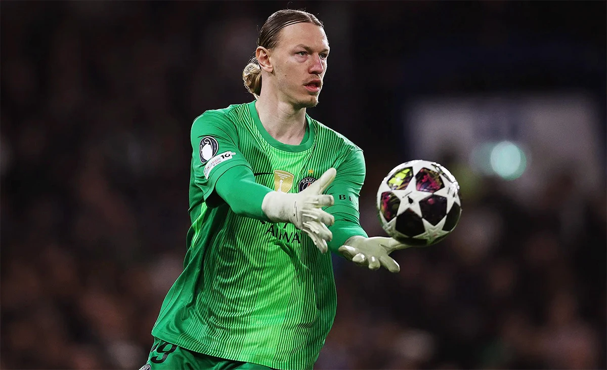 Сафонов во время матча