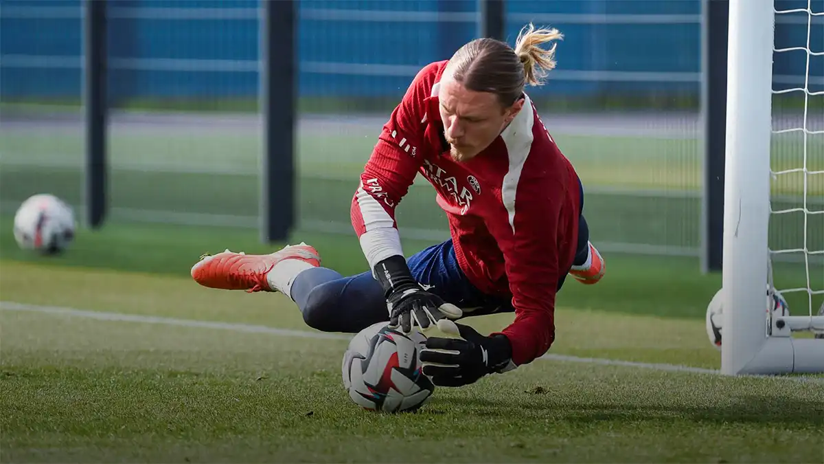 «ПСЖ» подписал пятого вратаря. В воротах становится тесно, и это проблема Сафонова