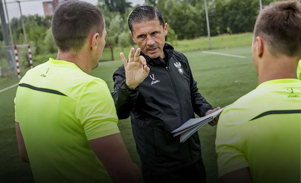 «А судьи где? Судьи исчезли!» Почему молчит Мажич, отстраняя опытных арбитров