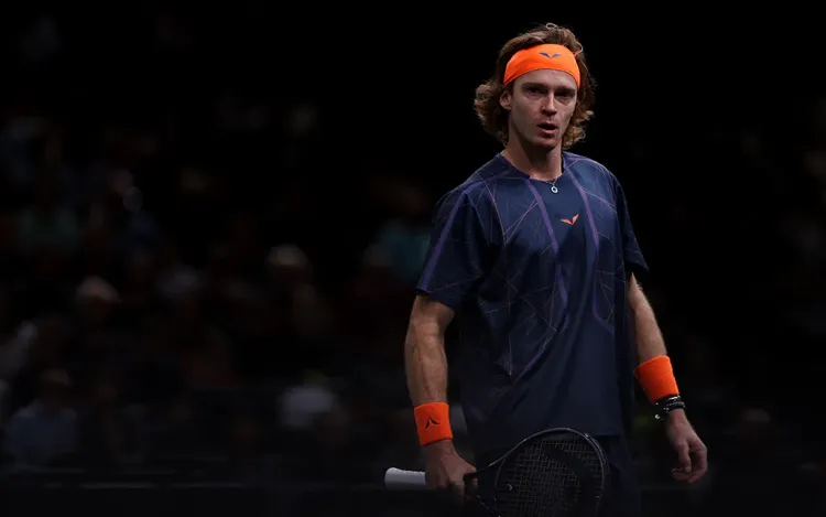 Разгорячённый Рублёв чуть не прибил болбоя. За финал Парижа Андрей сразится с Джоковичем 