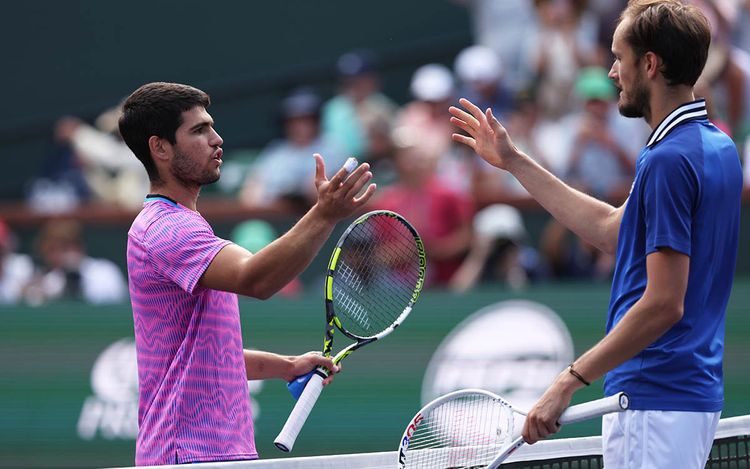 У Медведева был странный матч с Алькарасом. В Индиан-Уэллсе испанца не победили даже пчёлы