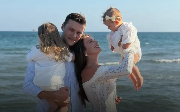 Слёзы счастья и свадьба в необычную дату. История любви красавца фигуриста и модели