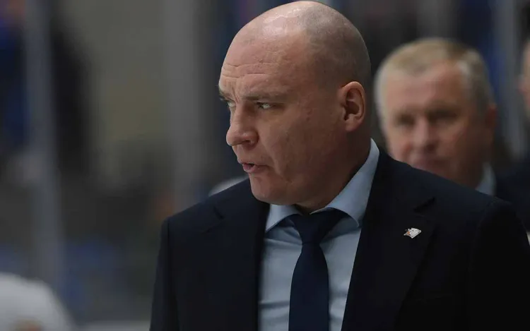 «Когда начинается такая хрень…» Тренеры КХЛ зарубились в подтрибунке