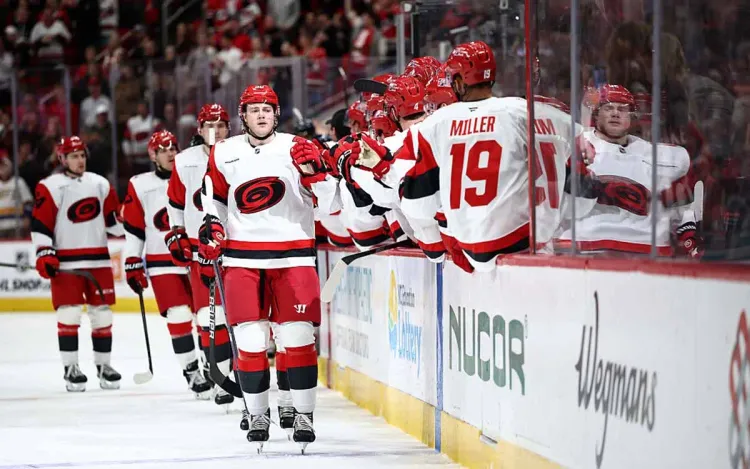 «Каролина» — «Монреаль». Сохранит команда Свечникова лидерство на Востоке НХЛ?