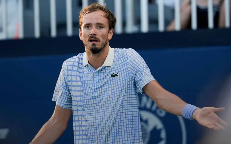 47 турниров без трофея. Медведев снова проиграл и сунул голову в холодильник