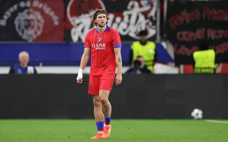 «Это саботаж». Украинец из «ПСЖ» привёз два пенальти и удалился за 13 минут