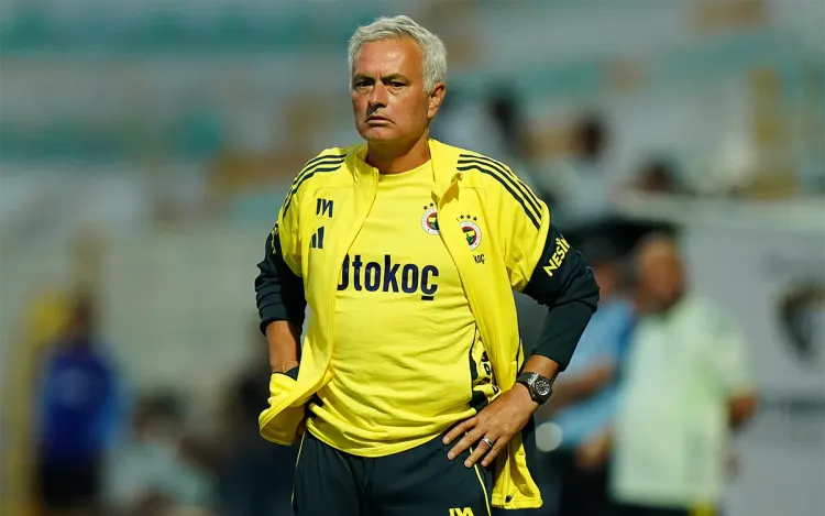 Моуриньо выгнали, не простившись. Склочный португалец окончательно достал турок