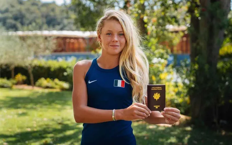 «Быть француженкой — гордость». Ксения Ефремова взяла курс на Мирру Андрееву