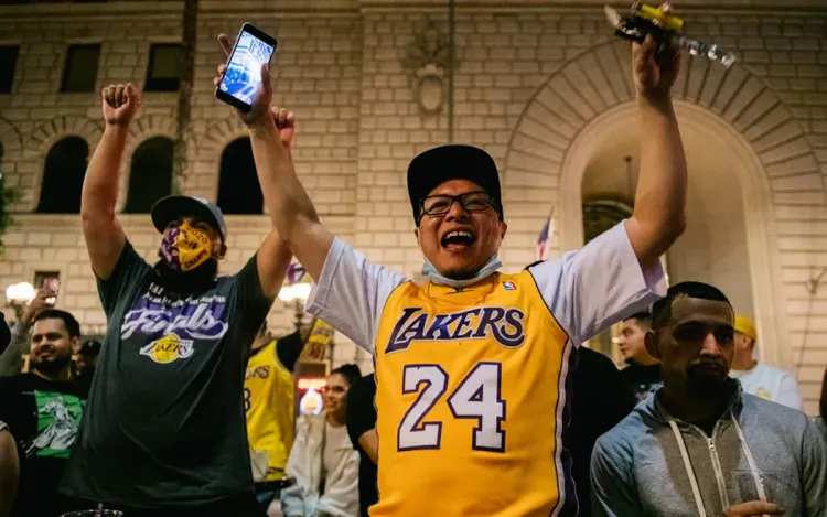 Фанаты «Лейкерс» без ума от счастья. После 46 лет клуб сменит владельца за рекордную сумму