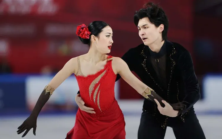 «Смертоносный» сувенир. Китайский дуэт с плюшевой ракетой вызвал бурю в ISU