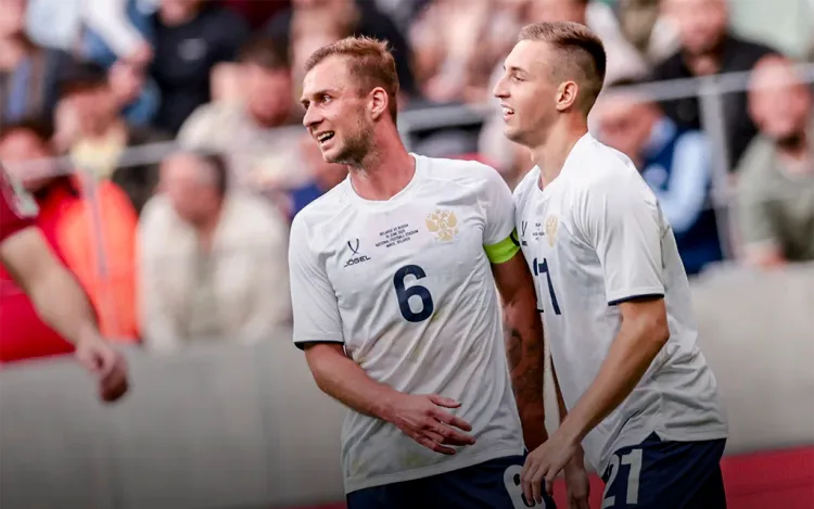 Гладышев установил исторический рекорд. Россия разгромила Беларусь на новом стадионе