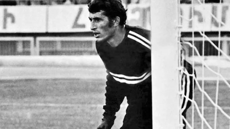 Играл в снежки на матче и стал легендой Армении. Самый недооценённый вратарь СССР