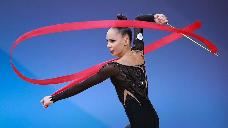 Кошмар России в Милане. Ковшова метнула обруч в цветы, Борисова растерялась с лентой