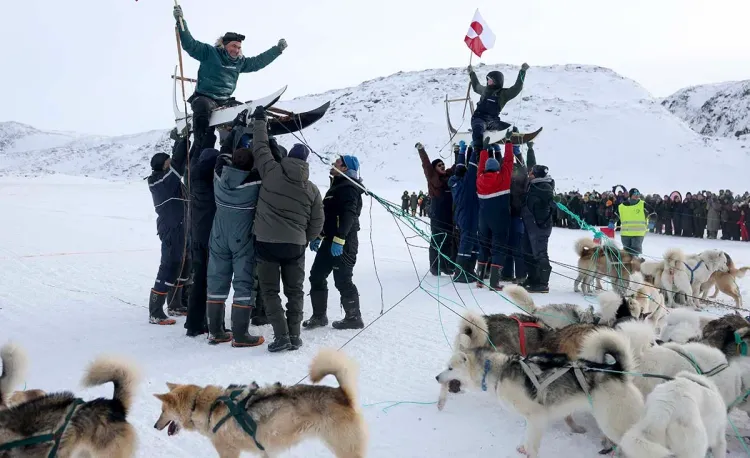 Тянут канат ушами и прыгают как тюлени. Удивительный спорт в Гренландии
