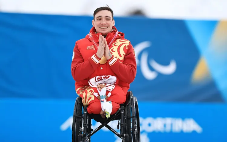 «Проспать» старт и забрать золото. Россиянин перевернул сценарий Паралимпиады