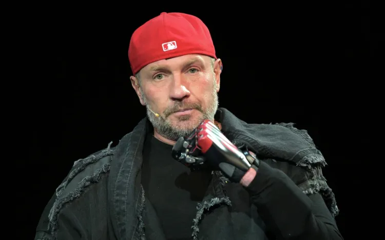 Сарик Андреасян взялся за фигурку. Что известно о новом фильме про Романа Костомарова