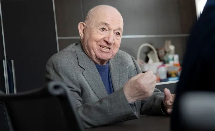 Эталон, мастер, старший брат, легенда… Симонян – живой символ советского футбола