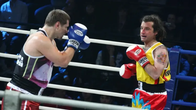 Звёздные драки под комментарий Пугачёвой. Как шоу «Король ринга» стало культовым