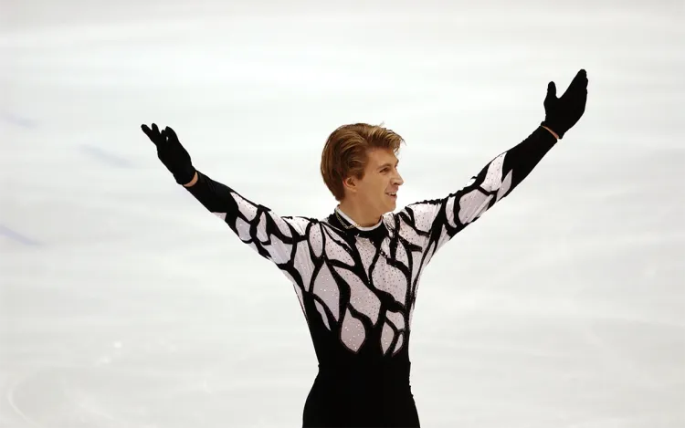 Легендарный прокат русского фигуриста на Олимпиаде. Фанаты аплодировали стоя