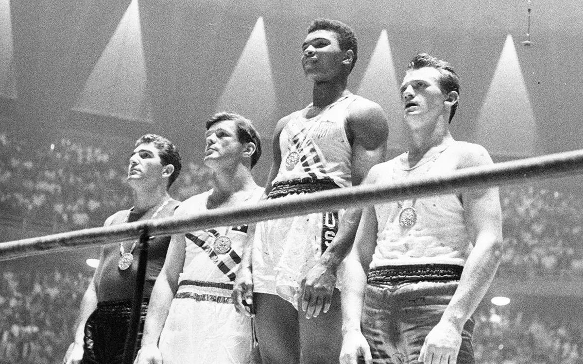 oi_1960_muhammed_ali_v_centre_zbignev_petshikovskiy_sprava_dzhulio.webp