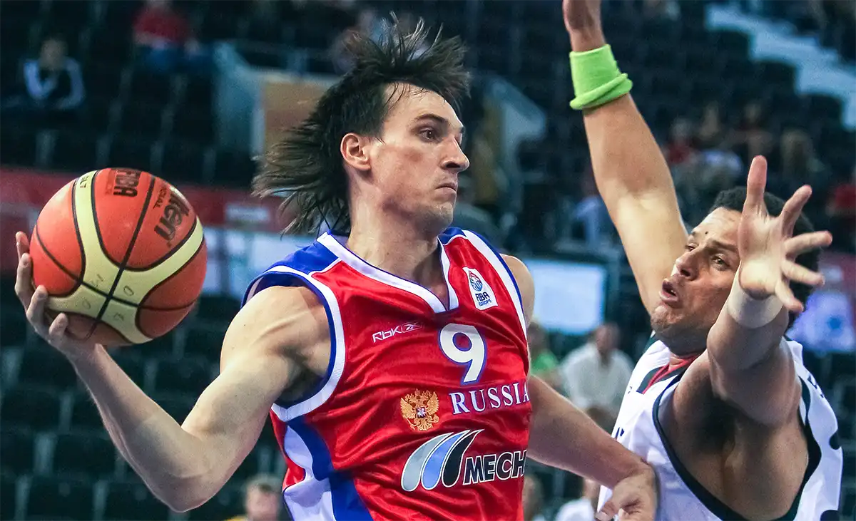 petr_samoylenko_rossiya_portugaliya_evrobasket_2007_foto_Getty_Images.webp