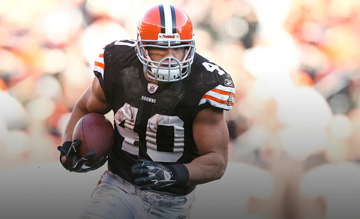 Звезда НФЛ спас детей из трёхметровых волн. Цена героического подвига – кома