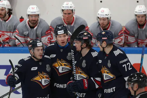 Сенсация сезона провёл худший матч. «Магнитка» уверенно разобрала «Спартак»