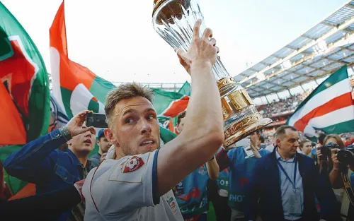 Польский футболист стал чемпионом и женился в России. На родине его готовы растерзать