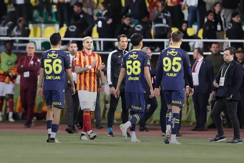 «Фенербахче» сорвал матч за Суперкубок Турции. Соперники на радостях устроили двухсторонку