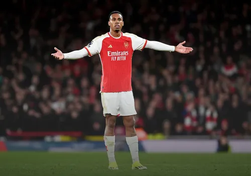 Не дал пенальти за детскую ошибку. Судья в матче ЛЧ признался, что пожалел «Арсенал»