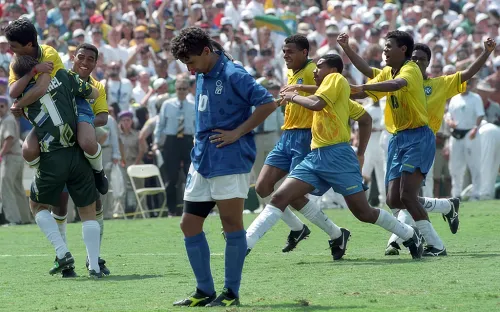 «Было тяжело избавиться от кошмара». Трагический промах в финале ЧМ похоронил мечту Италии