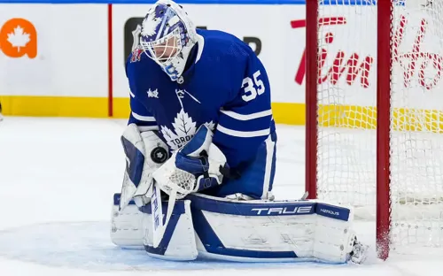 Русского вратаря затравили в Канаде. На Самсонова повесили все грехи «Торонто»