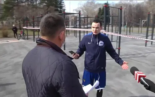 Российский хоккеист дерзко отчитал главу города. Видео стало хитом в соцсетях