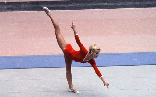 Продавала медали, чтобы выжить. Почему звёздная украинская гимнастка умерла в нищете