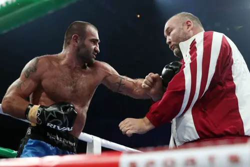 Боксёр из Украины слетел с катушек после поражения. И напал на менеджера прямо на ринге