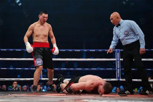 Драма российского боксёра. Избивал китайца пять минут, но упал от шального удара