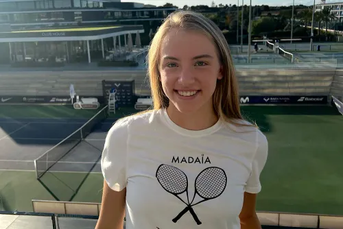 Юная русская красавица на Australian Open. Корнеева радует поклонников не только на корте