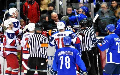 Двое российских тренеров подрались до крови посреди матча. Вмешаться пришлось полиции