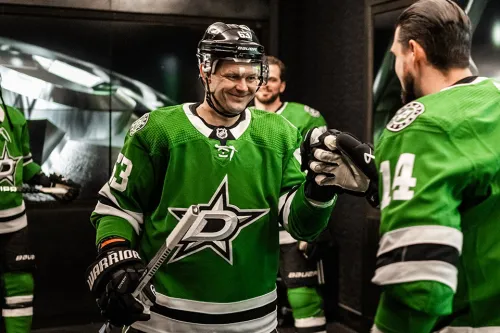 Дадонов провёл лучший матч сезона! Комментаторы в восторге от его голов