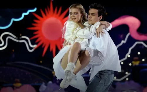 Рилсы и мерчи вместо курсов родительства. Как проходит 31-я неделя беременности Трусовой